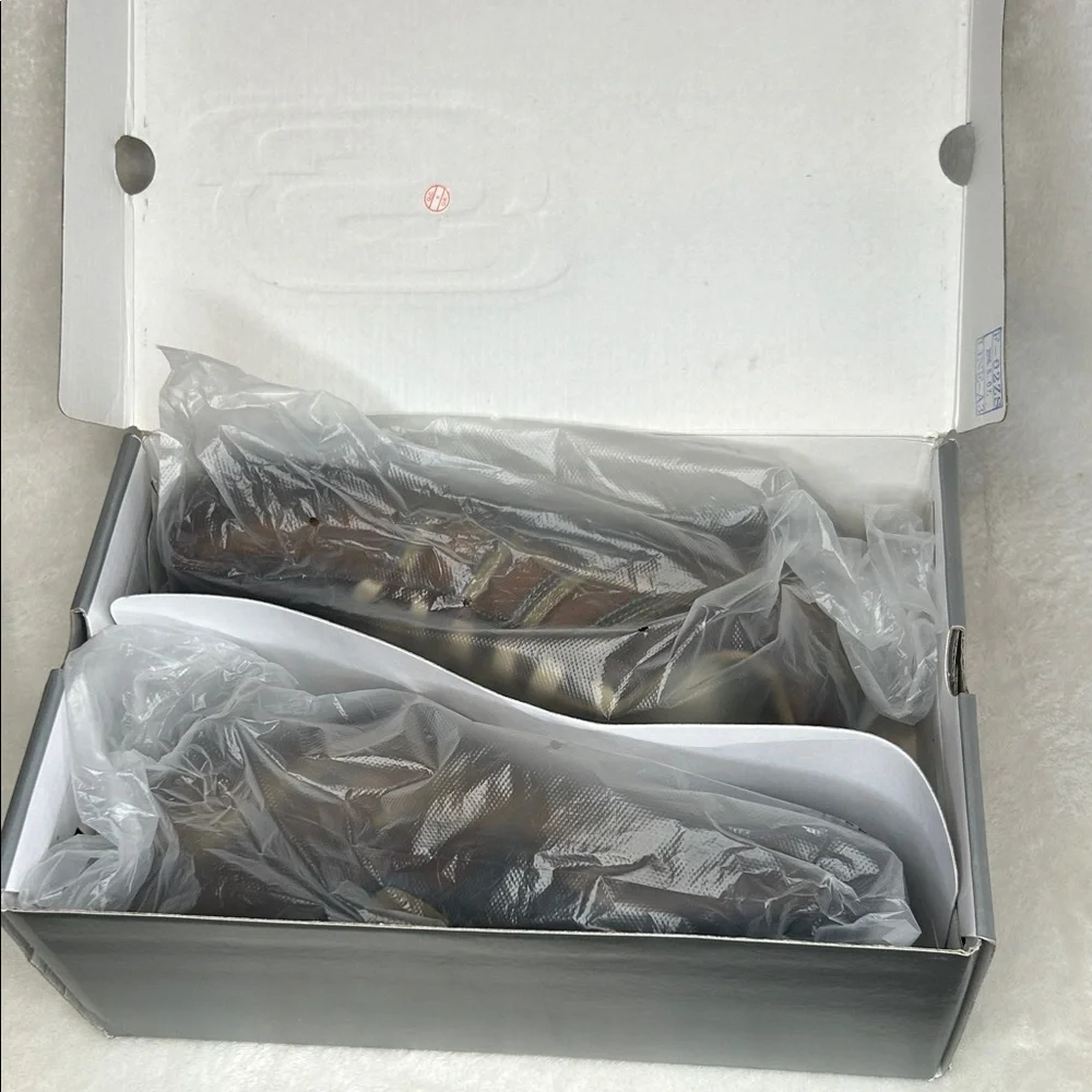RARE!!! Early 2000’s! Skechers Men's Brown and Tan Sneakers